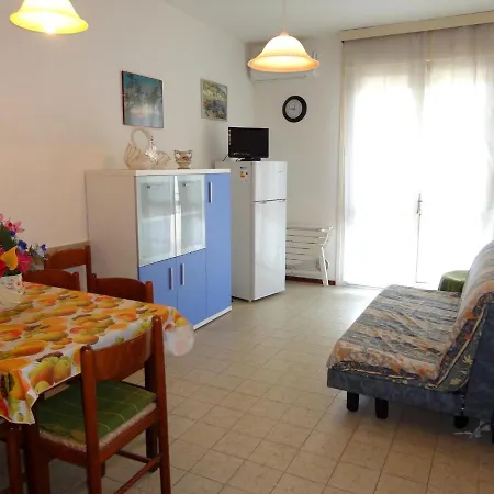 Cozy Flat With Balcony Appartamento