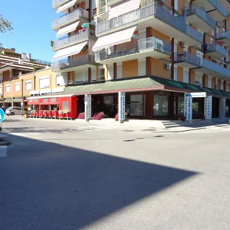 Cozy Flat With Balcony Appartamento Caorle